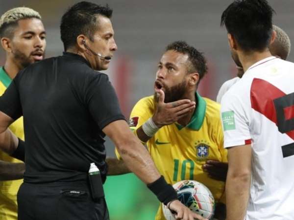 Bóng đá quốc tế 15/10: Trọng tài bị chỉ trích sau trận Peru thua ngược Brazil