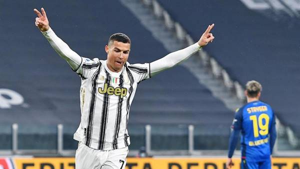 Ronaldo san bằng kỷ lục ghi bàn “khủng”